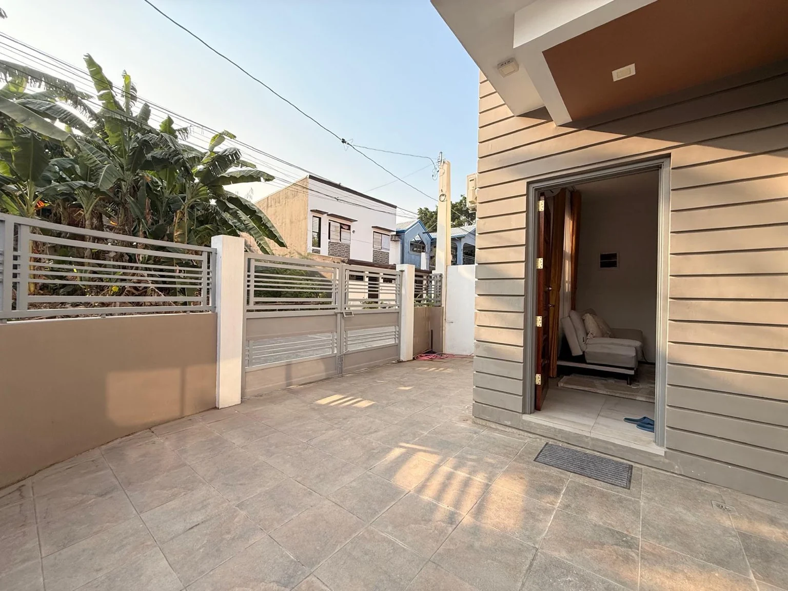 Garage and courtyard access