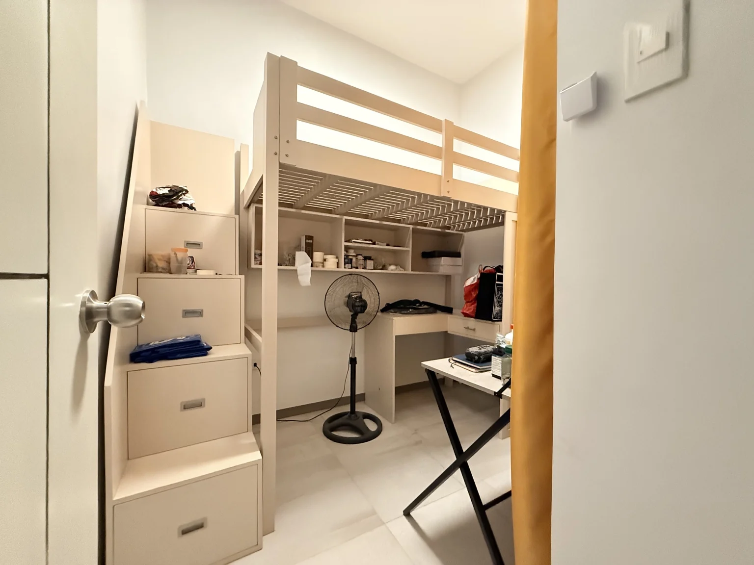 Custom bunk-bed / study room