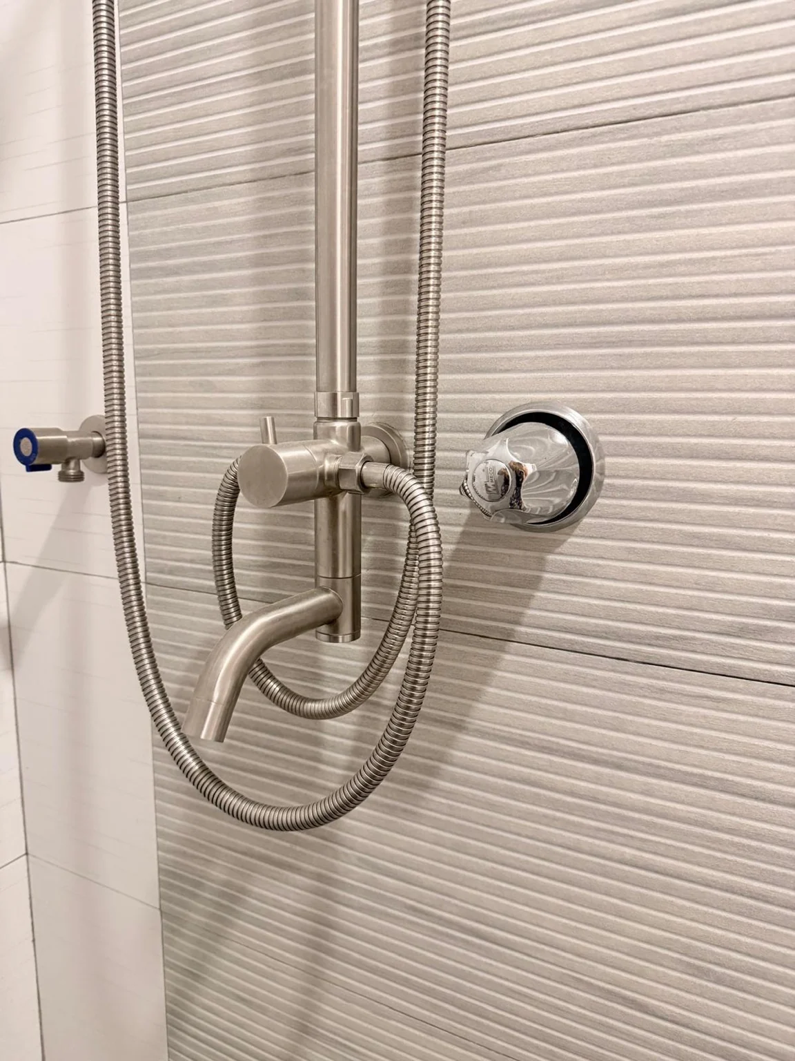 Rain-shower detail